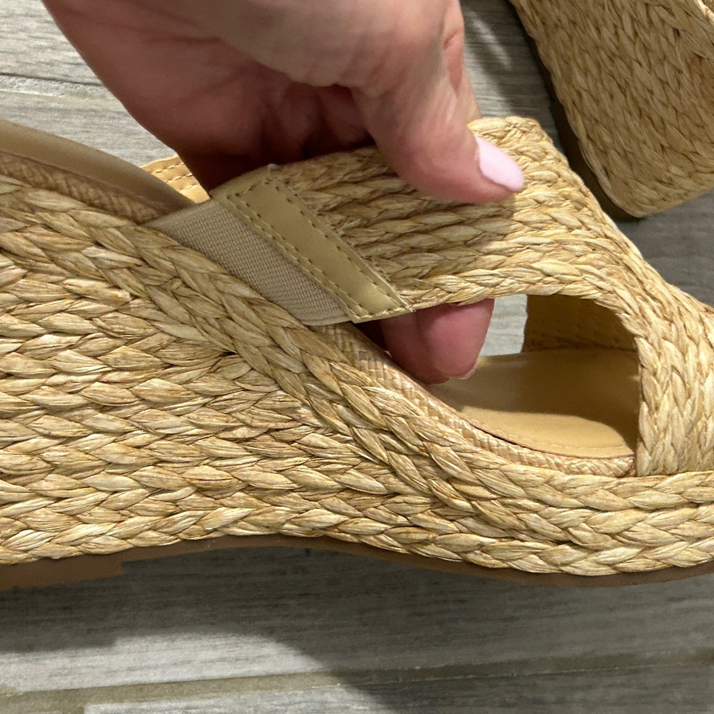 LIKE NEW! Women's Marc Fisher Straw Wedge - 6.5 - Picture 7 of 10